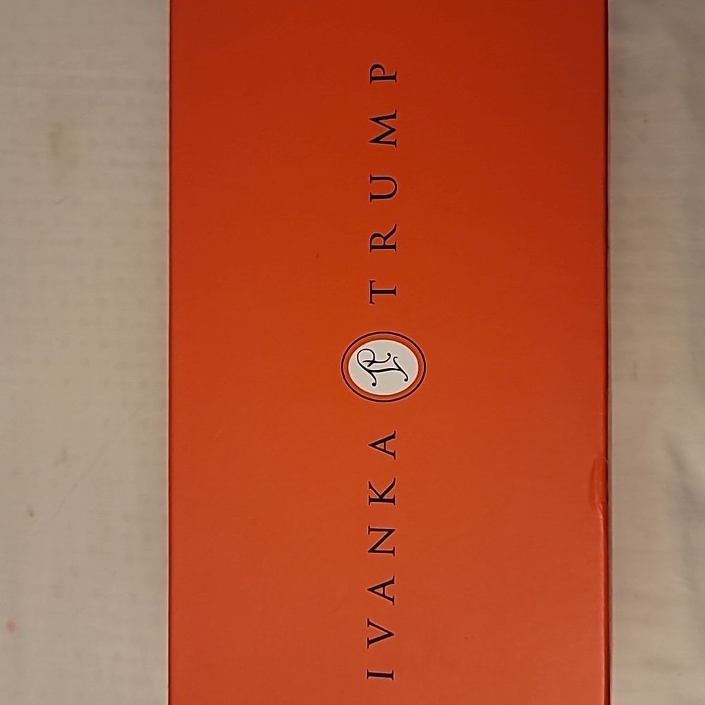 Ivanka Trump Light Pink Leather IT Indico 9.5 M Women's Shoe's Brand New Boxed! - Picture 5 of 11